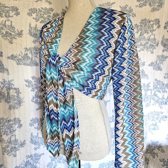Size S to M Cropped Top or Cardigan Blue Chevron New - Picture 4 of 10